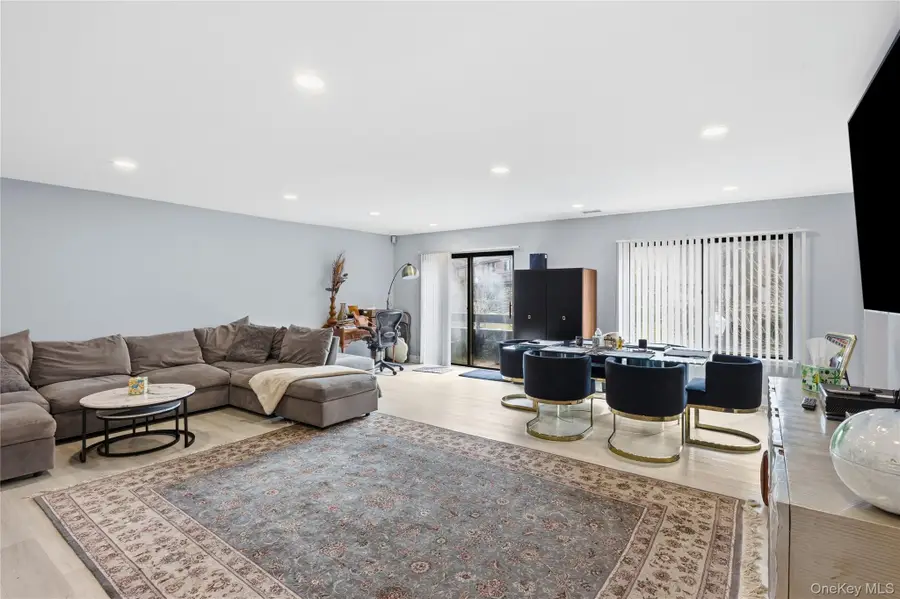 63 Acorn Ponds Drive, Roslyn, NY 11576 - #3