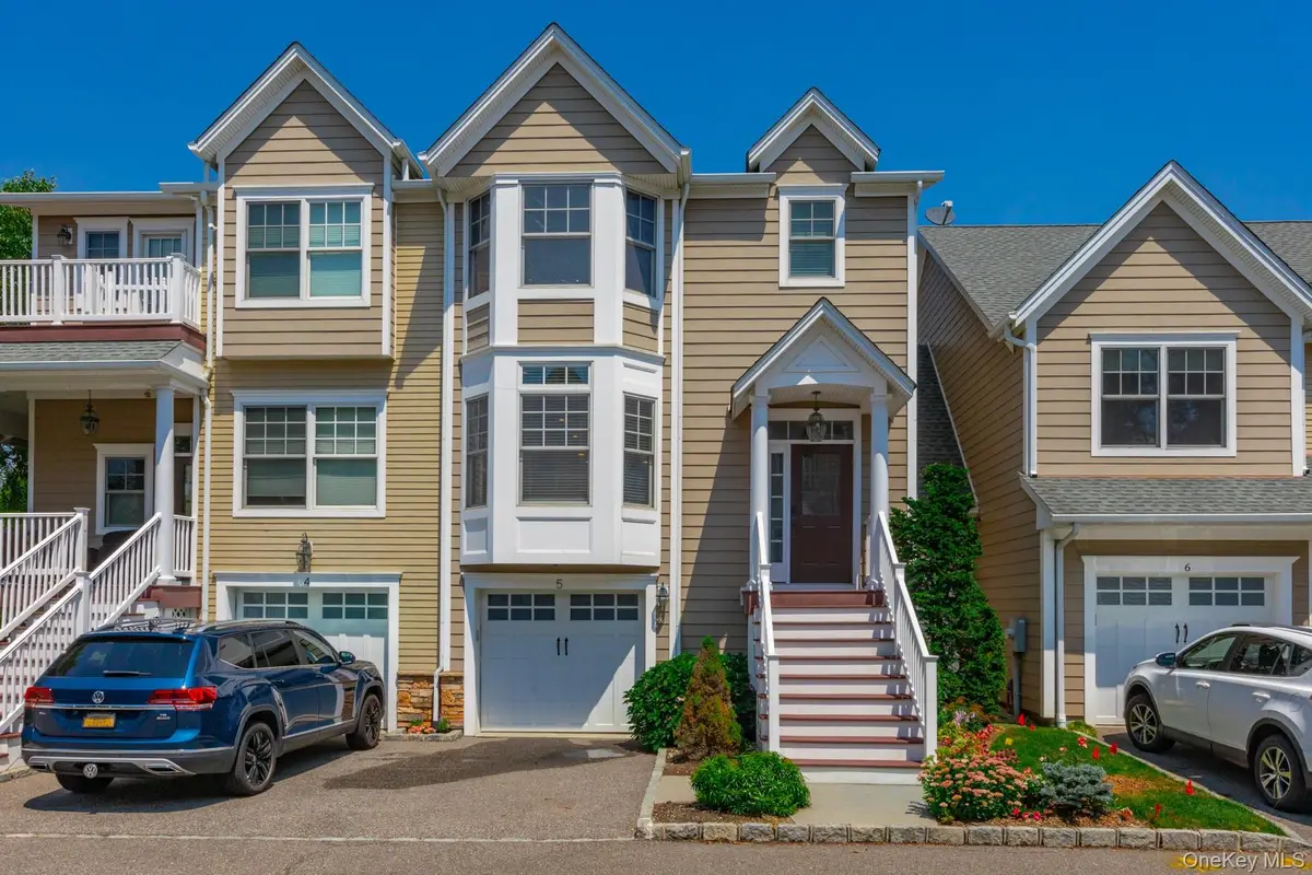 5 Rosebud Lane, Babylon, NY 11702 - #1