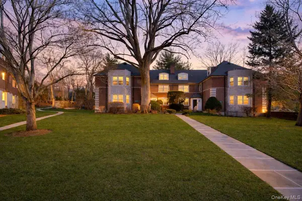 3 Sentry Place #2A, Scarsdale, NY 10583