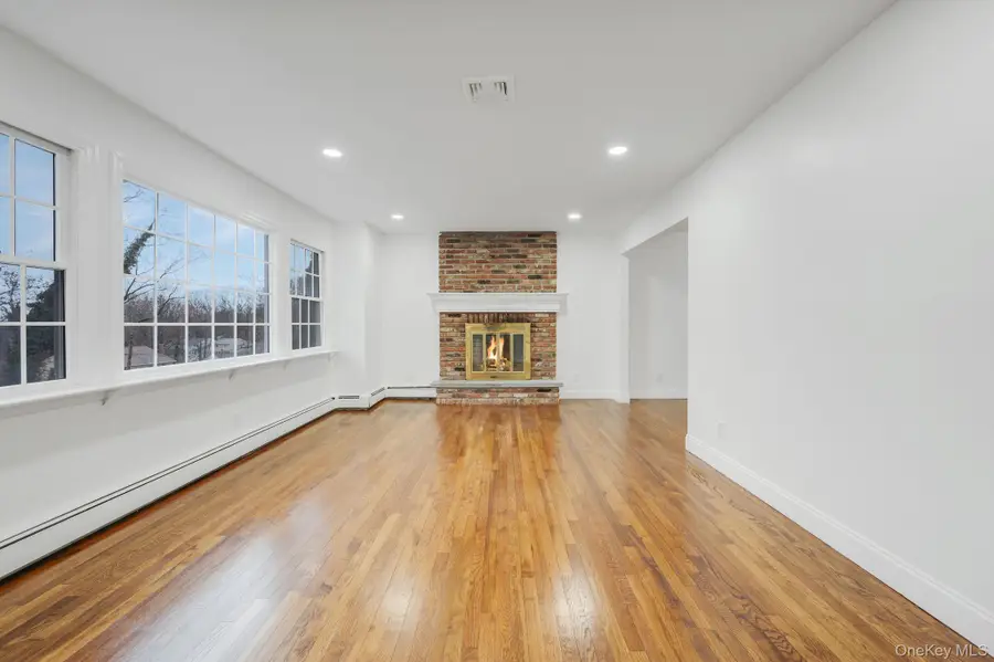 7 Spruce Court, Huntington, NY 11743 - #3