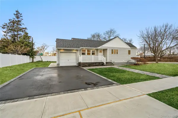 2 Mohegan Drive, Massapequa, NY 11758