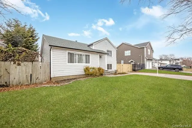 70 E Minerva Road, Lindenhurst, NY 11757 - #3