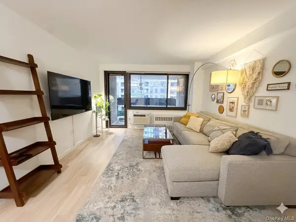 77 Fulton Street #6F, New York (Manhattan), NY 10038