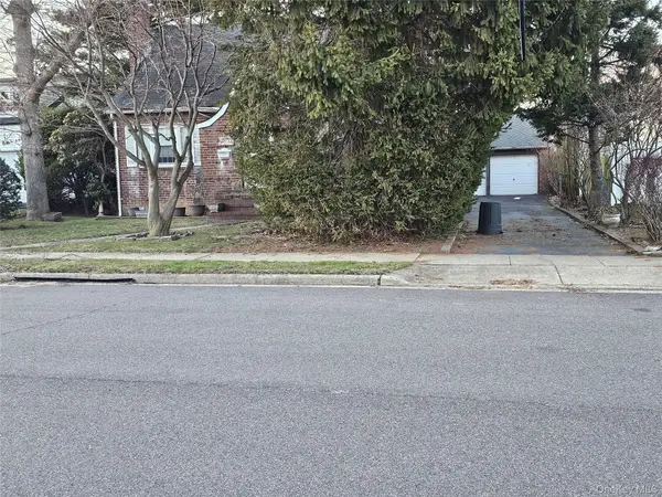 203 Massachusetts Avenue, Massapequa, NY 11758