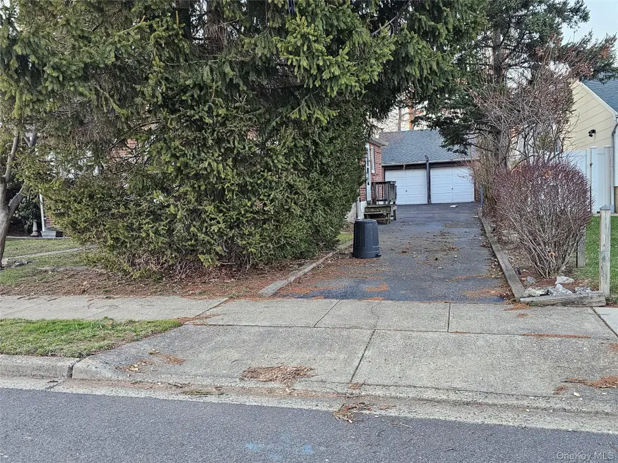 203 Massachusetts Avenue, Massapequa, NY 11758 - #3