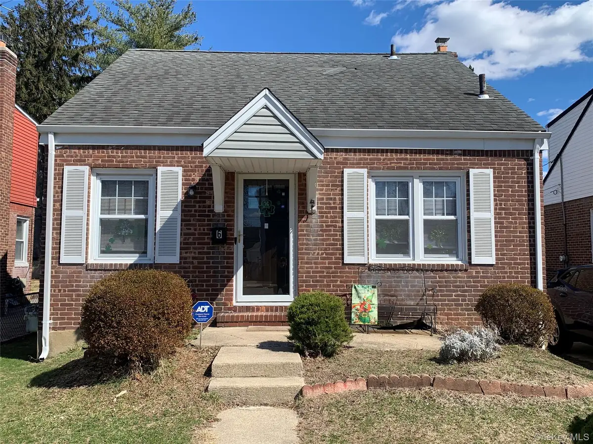 6 Wilton Street, New Hyde Park, NY 11040 - #1