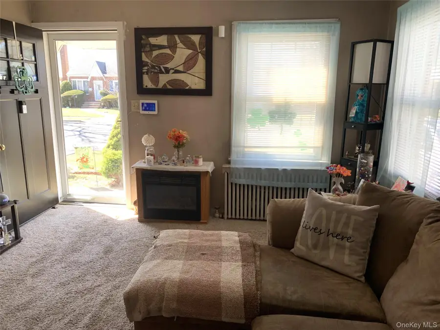 6 Wilton Street, New Hyde Park, NY 11040 - #2