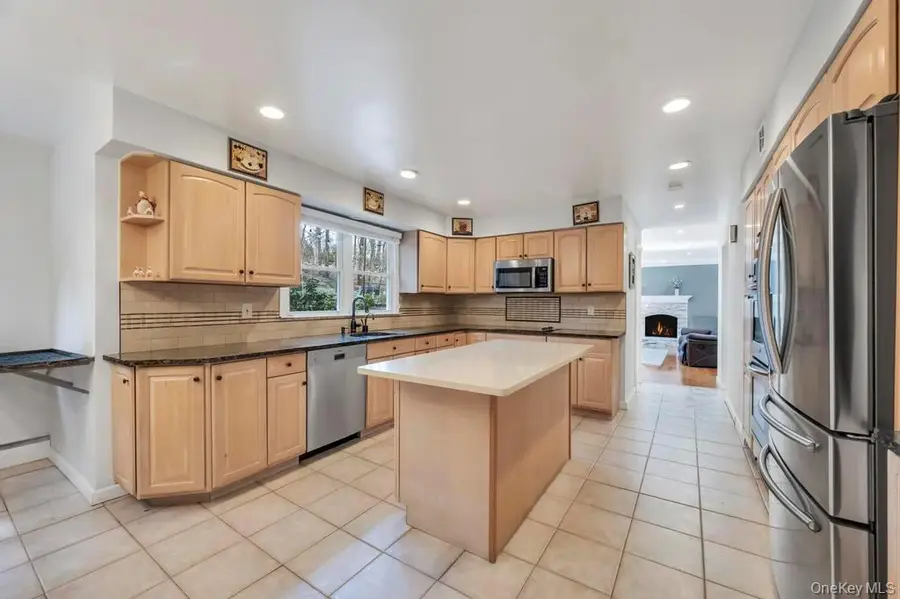 10 Hunting Hill Road, Woodbury, NY 11797 - #3