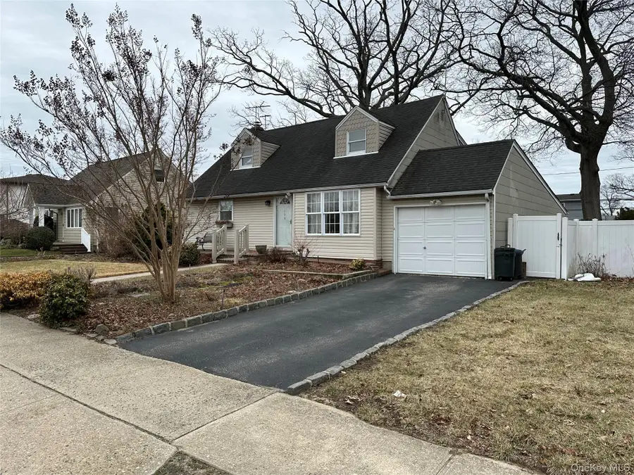 1009 Park Lane N, Franklin Square, NY 11010 - #2