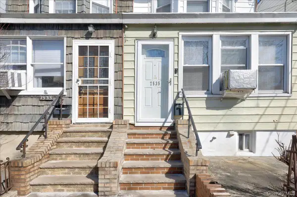 7535 60th Place, Glendale, NY 11385