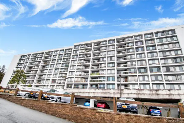 500 High Point Drive #412, Hartsdale, NY 10530