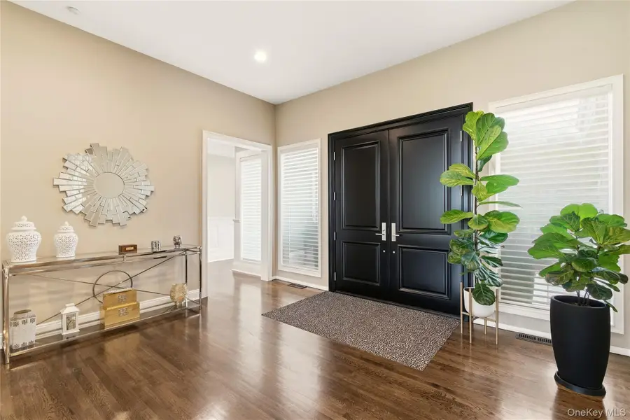 50 Tall Oak Crescent, Oyster Bay Cove, NY 11791 - #3