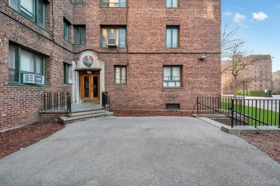 1690 Metropolitan Avenue #1E, Bronx, NY 10462 - #2