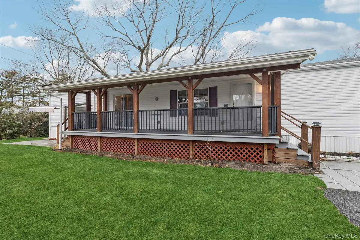 37 Hubbard Ave #5, Riverhead, NY 11901 - #1