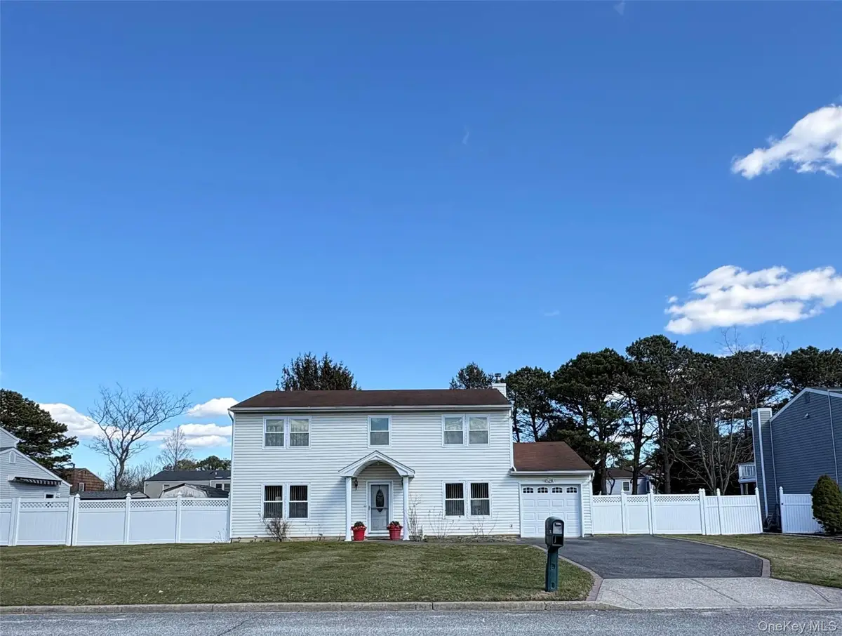 21 Apple Blossom Lane, East Patchogue, NY 11772 - #1