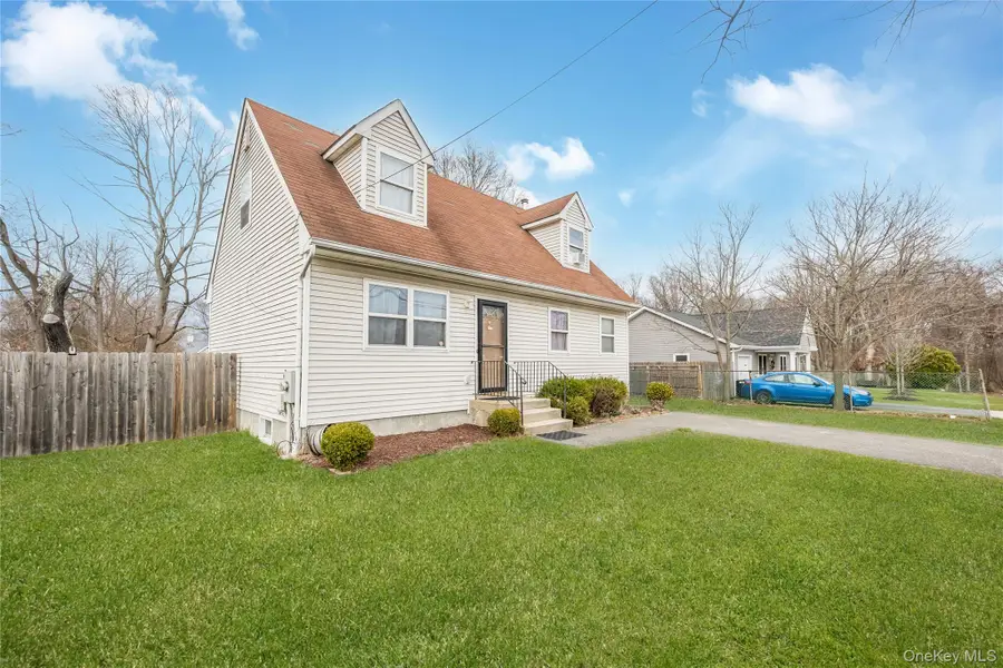 11 Holbrook Street, Bay Shore, NY 11706 - #2