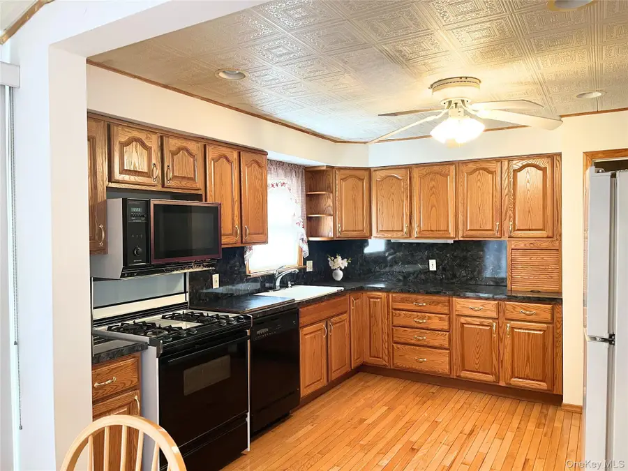 104 Vesper Court, Babylon, NY 11702 - #3