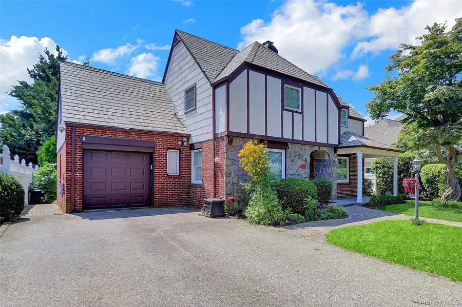 121 6th Street, Hicksville, NY 11801 - #2