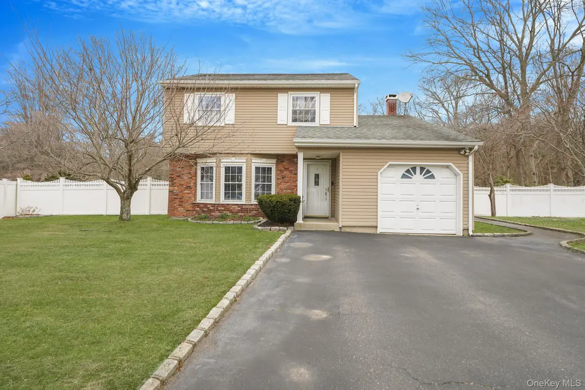 5 Donna Court, Selden, NY 11784 - #1