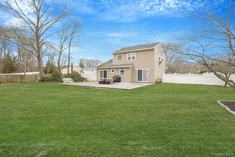 5 Donna Court, Selden, NY 11784 - #2