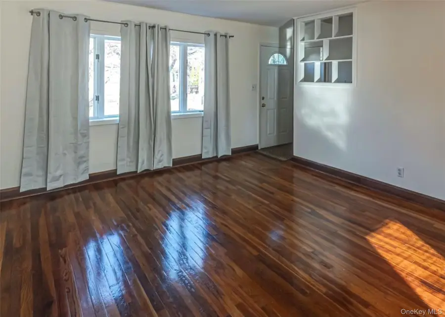 Address Withheld By Seller, Albertson, NY 11507 - #2