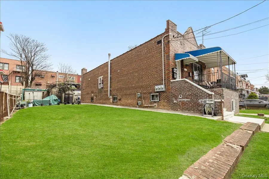 1021 E 213th Street #1, Bronx, NY 10469 - #2