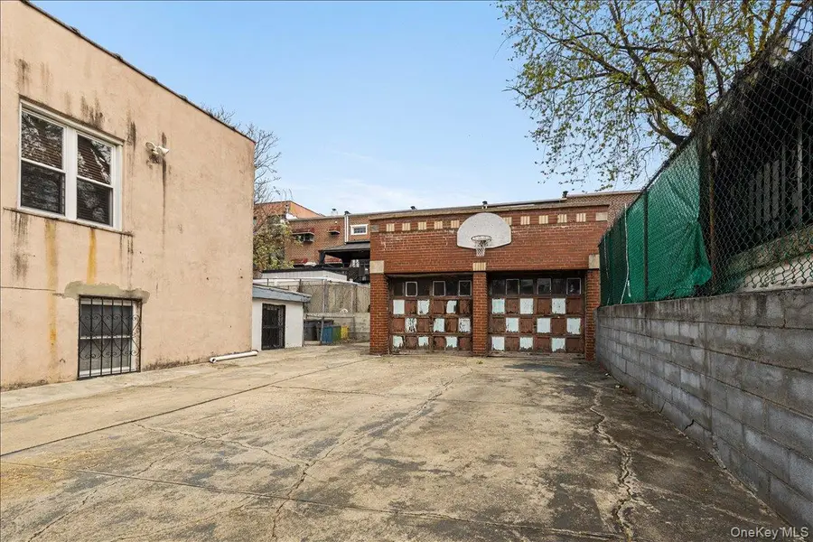 1021 E 213th Street #1, Bronx, NY 10469 - #3