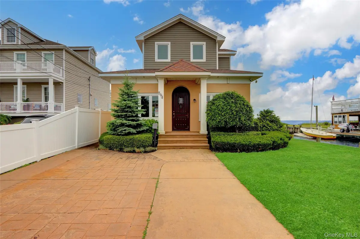 894 Bay 9th Street, West Islip, NY 11795 - #1