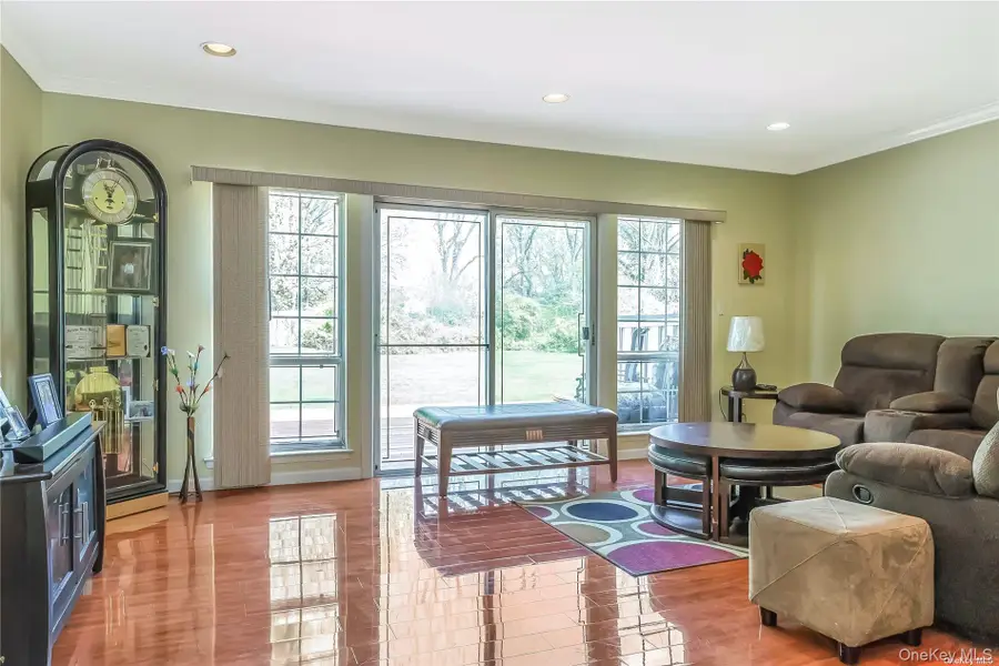 6 Manors Drive, Jericho, NY 11753 - #3