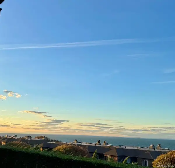 207 Fox Hill Drive, Baiting Hollow, NY 11933