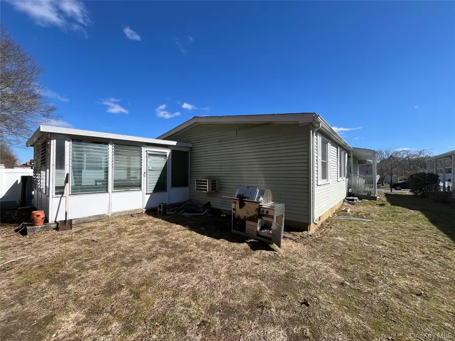 75 Village Circle W, Manorville, NY 11949 - #3