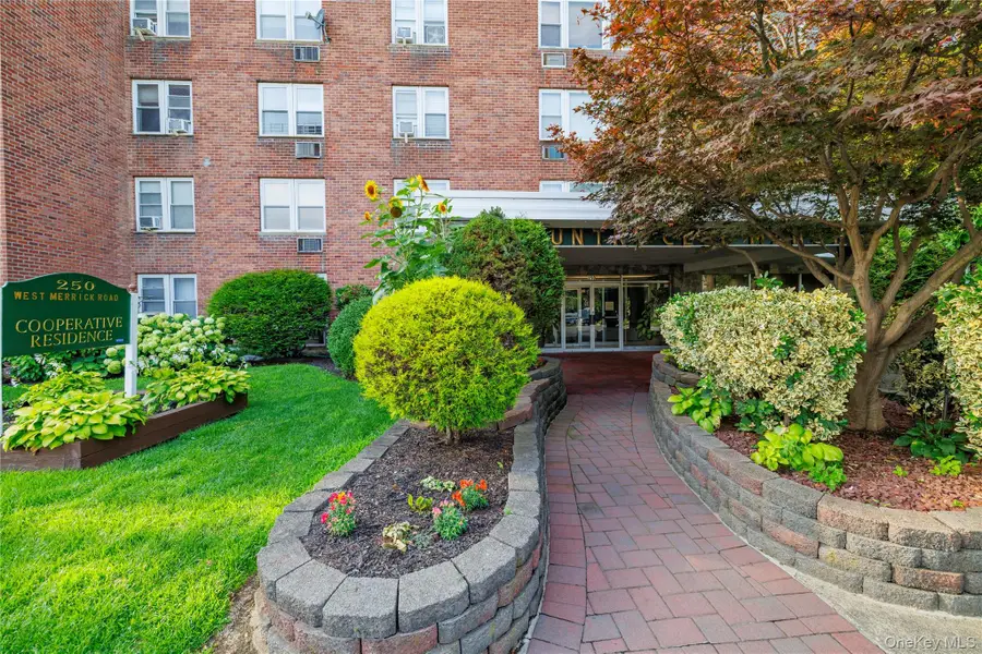 250 W Merrick Road #1E, Freeport, NY 11520 - #2