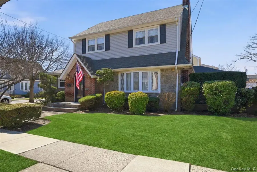 38 Pine Avenue, Floral Park, NY 11001 - #3