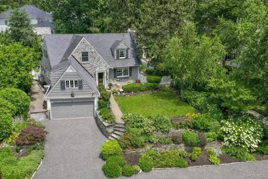 6 Janssen Drive, Manhasset, NY 11030 - #3