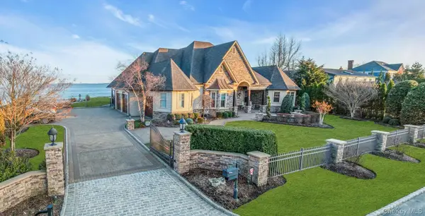 4 Shoal Drive, West Islip, NY 11795