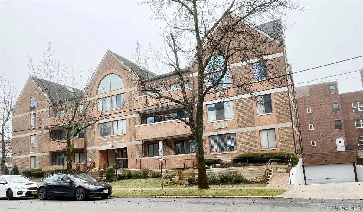 10 Canterbury Road #1B, Great Neck, NY 11021 - #1