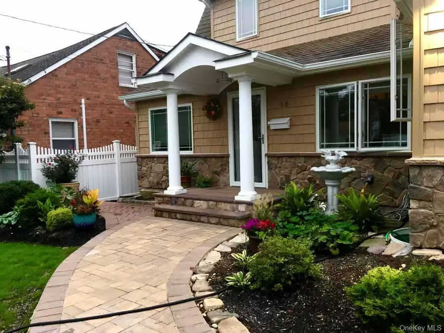 15 Walters Avenue, Syosset, NY 11791 - #2