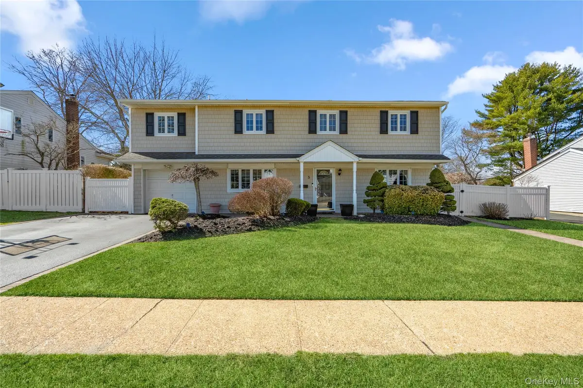 5 Martin Lane, Old Bethpage, NY 11804 - #1