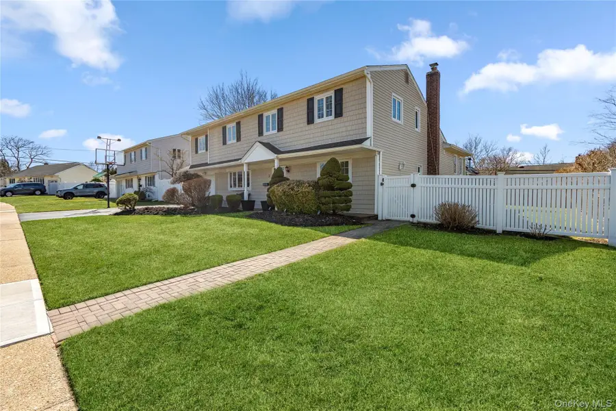 5 Martin Lane, Old Bethpage, NY 11804 - #3