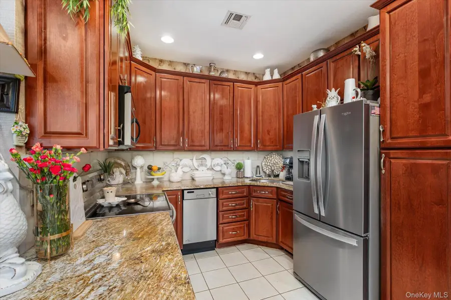 137 Francesca Way, Amityville, NY 11701 - #2