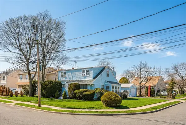 282 Caryl Drive, Lawrence, NY 11559