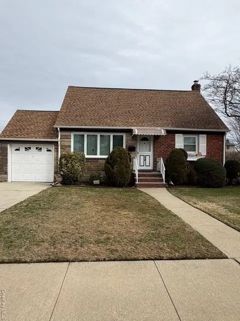 118 Carol Road, East Meadow, NY 11554