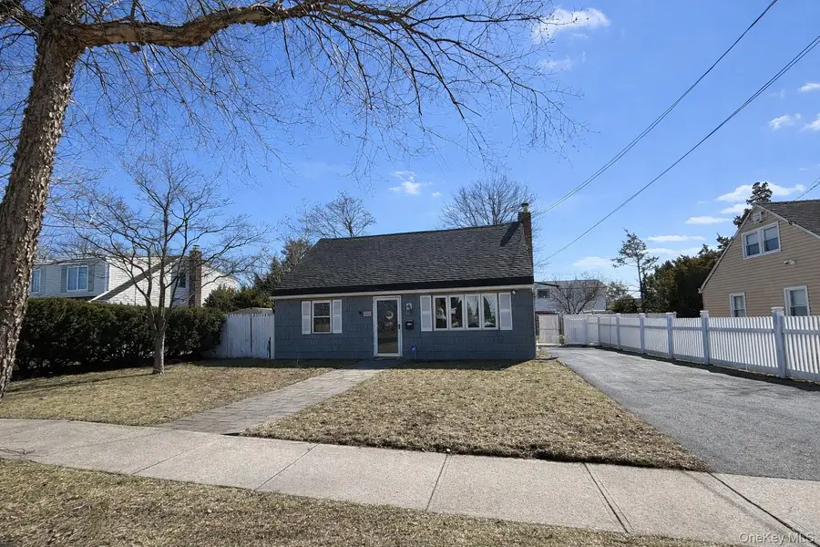 93 Birch Avenue E, Farmingdale, NY 11735 - #2