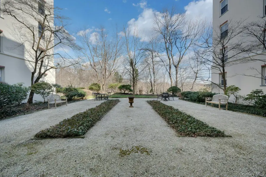 1 Stoneleigh Plaza #1T, Bronxville, NY 10708 - #3