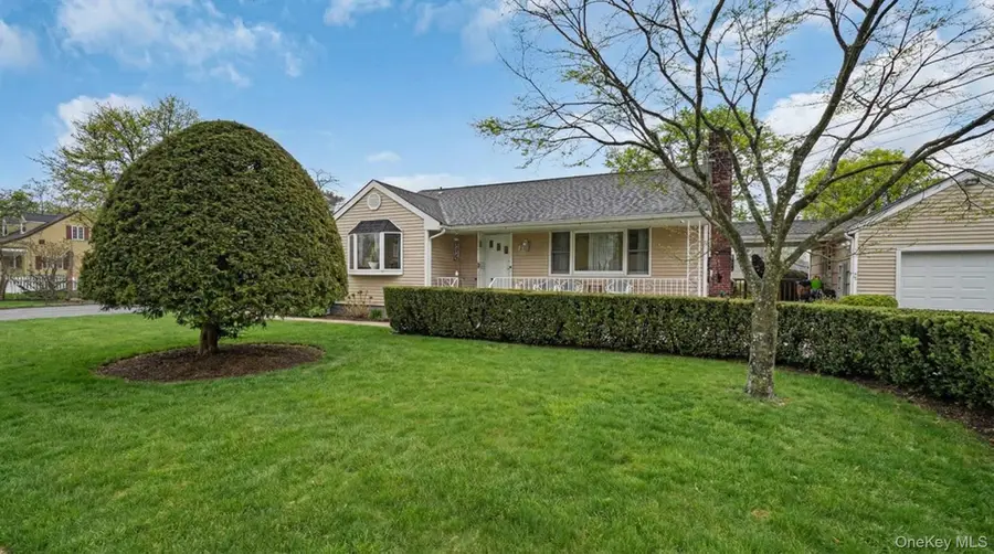 4 Roosevelt Street, Brentwood, NY 11717 - #2