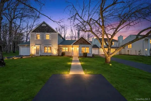 13 Mallard Path, Coram, NY 11727