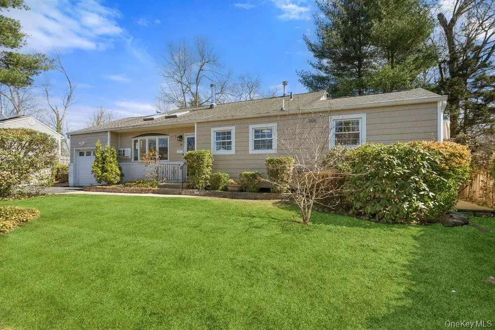 34 Foxwood Drive E, Huntington Station, NY 11746 - #1