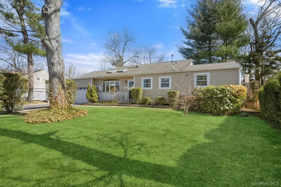 34 Foxwood Drive E, Huntington Station, NY 11746 - #2