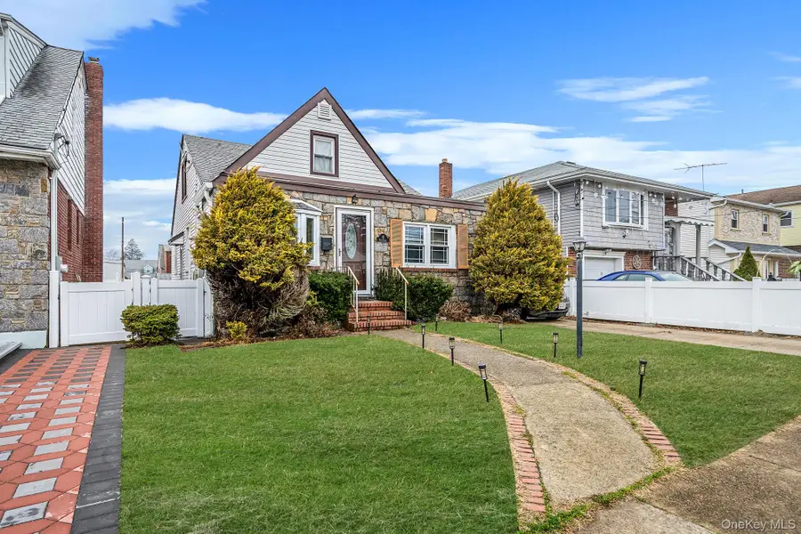 12 Edna Court, Valley Stream, NY 11580 - #3