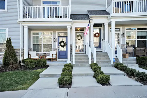 272 Silver Timber Drive, Yaphank, NY 11980